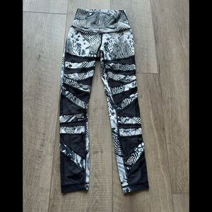 Lululemon Highest Times Pant in Winged Mosaic White Naval Blue / Naval Blue